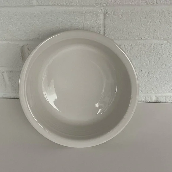 Fiesta Classic Rim 8 1/4” Contemporary White Serving Bowl Fiestaware - Picture 5 of 9